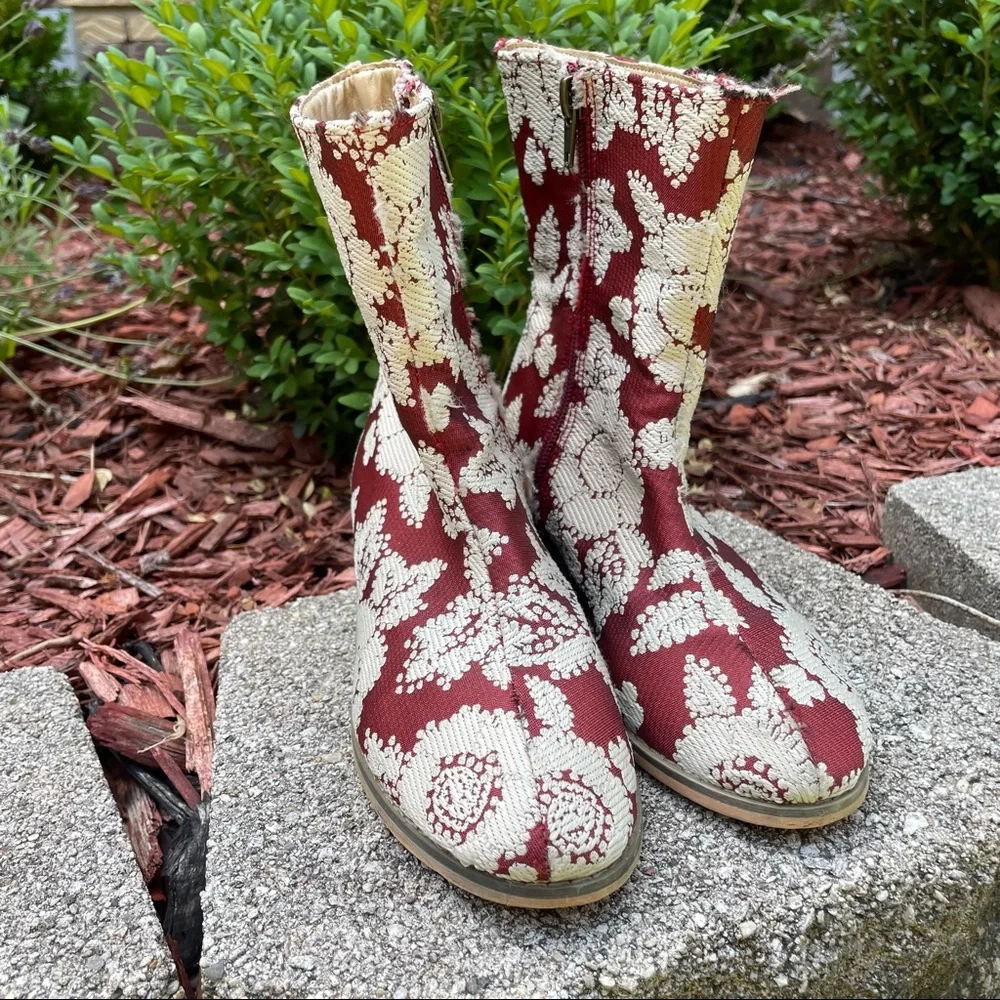 Joyfolie Red Floral Wren Booties - Girls Size 1